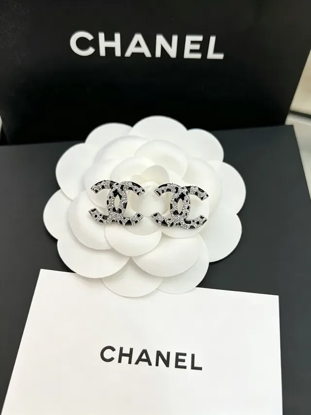 Chanel Silver Black Interlocking CC Logo Pavé Crystal Brooch 7