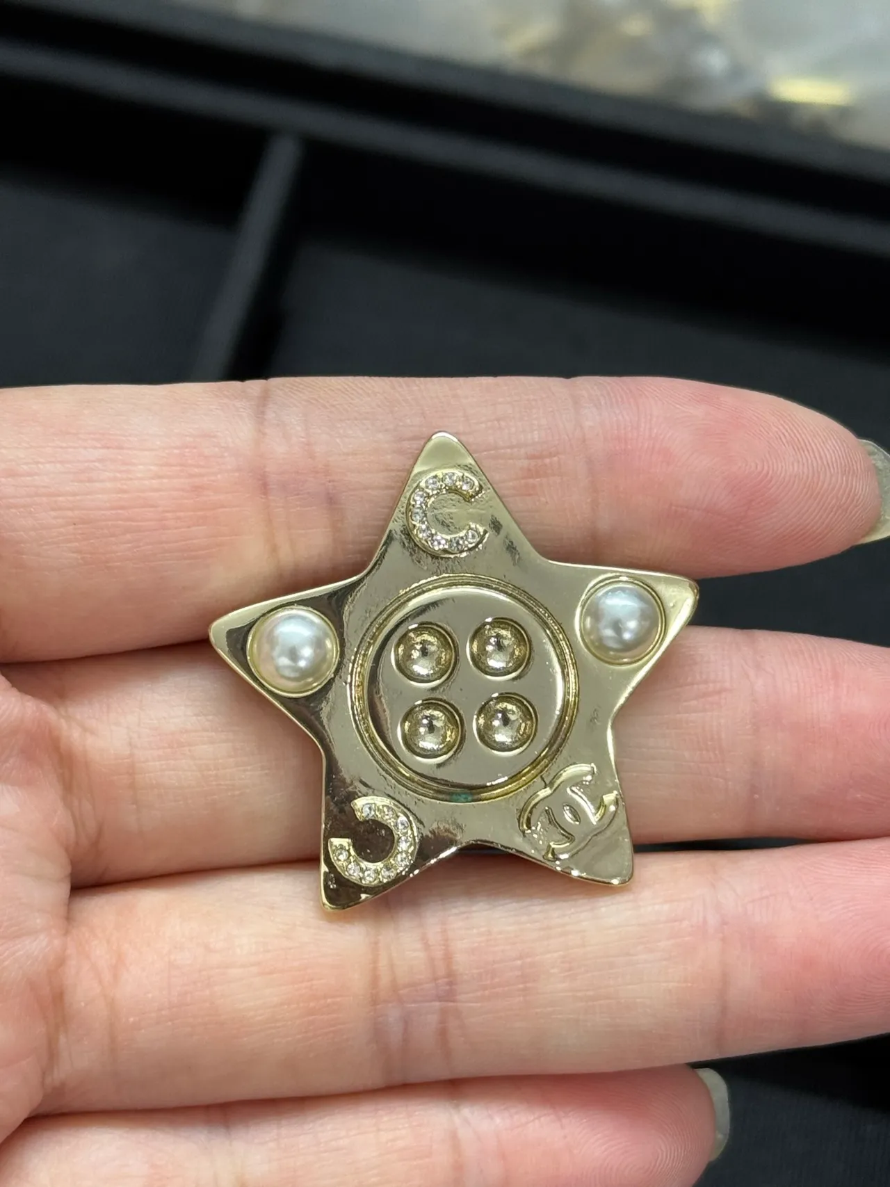 Chanel Broche Étoile Dorée Perle et Cristal 3