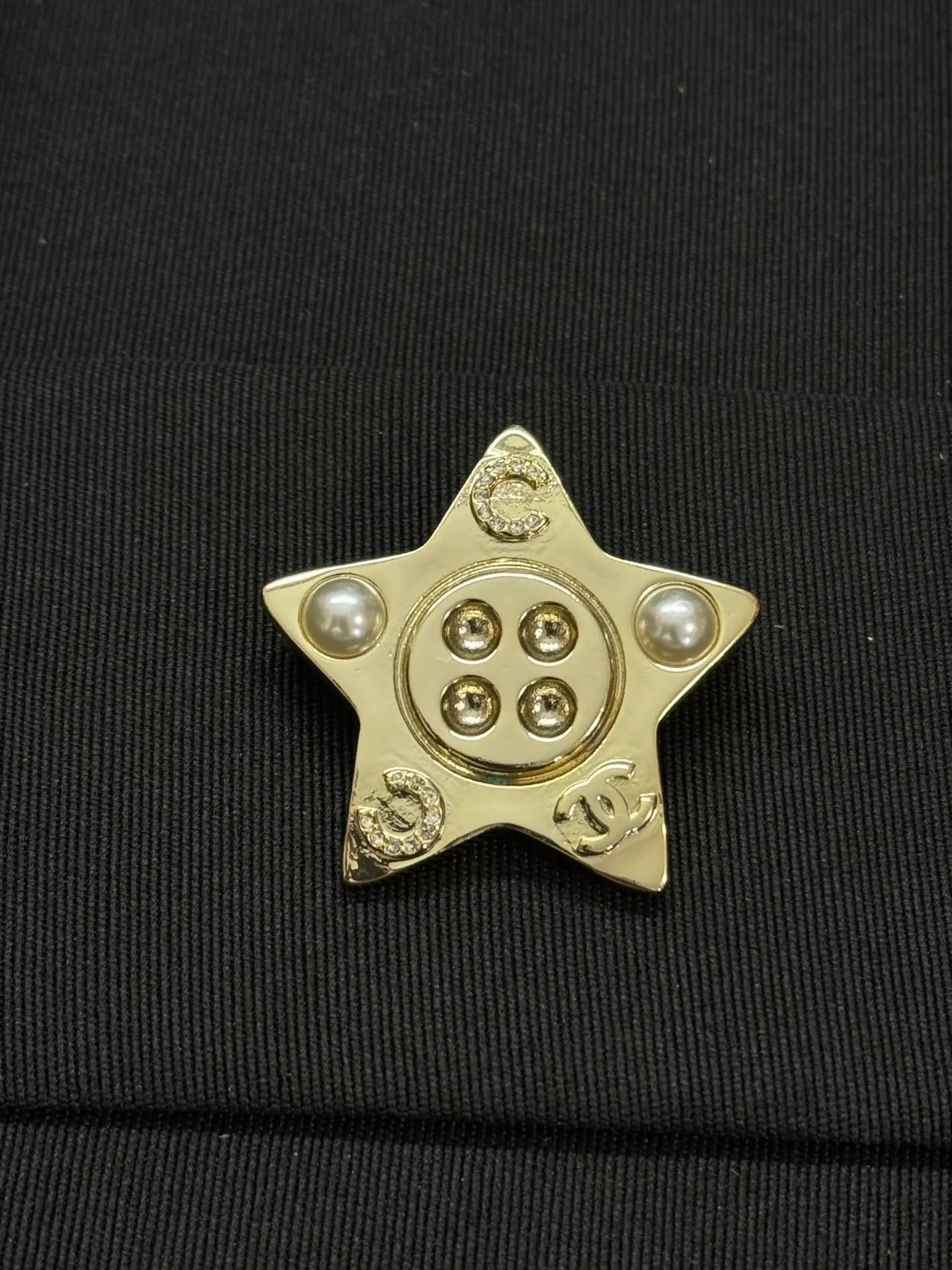Chanel Broche Étoile Dorée Perle et Cristal 5