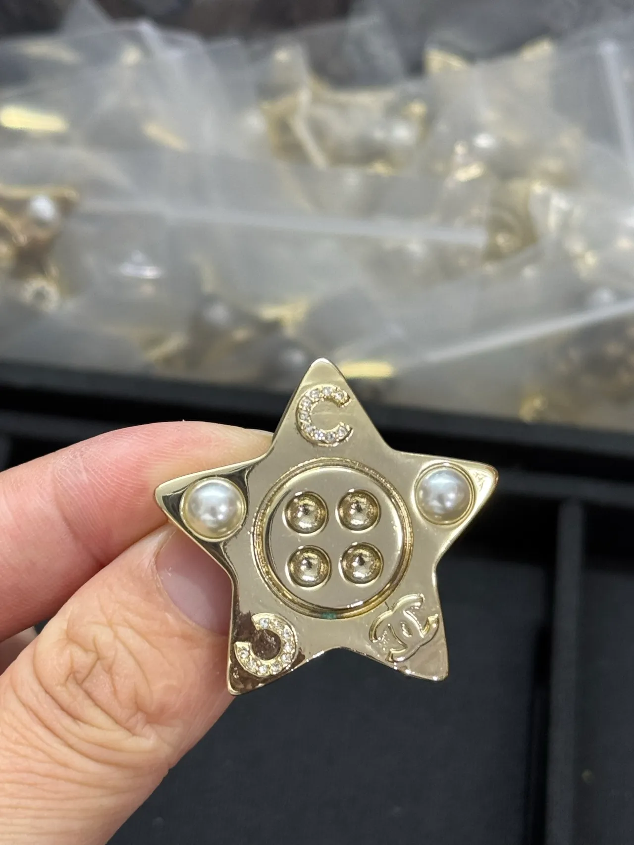Chanel Broche Étoile Dorée Perle et Cristal 6