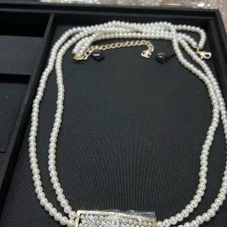 Chanel 白黑双股珍珠绗缝金属扣项链