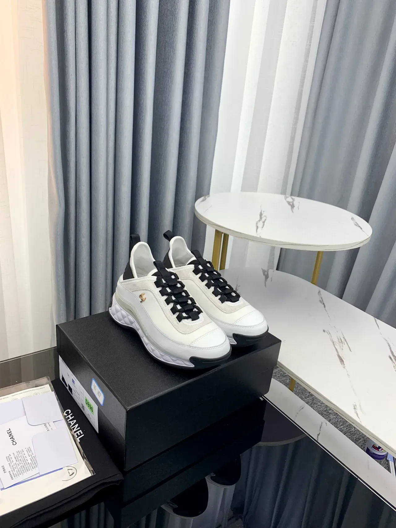 Chanel blanc noir matelassé semelle intermédiaire transparent vert bande d'amorti sneakers lifestyle 5