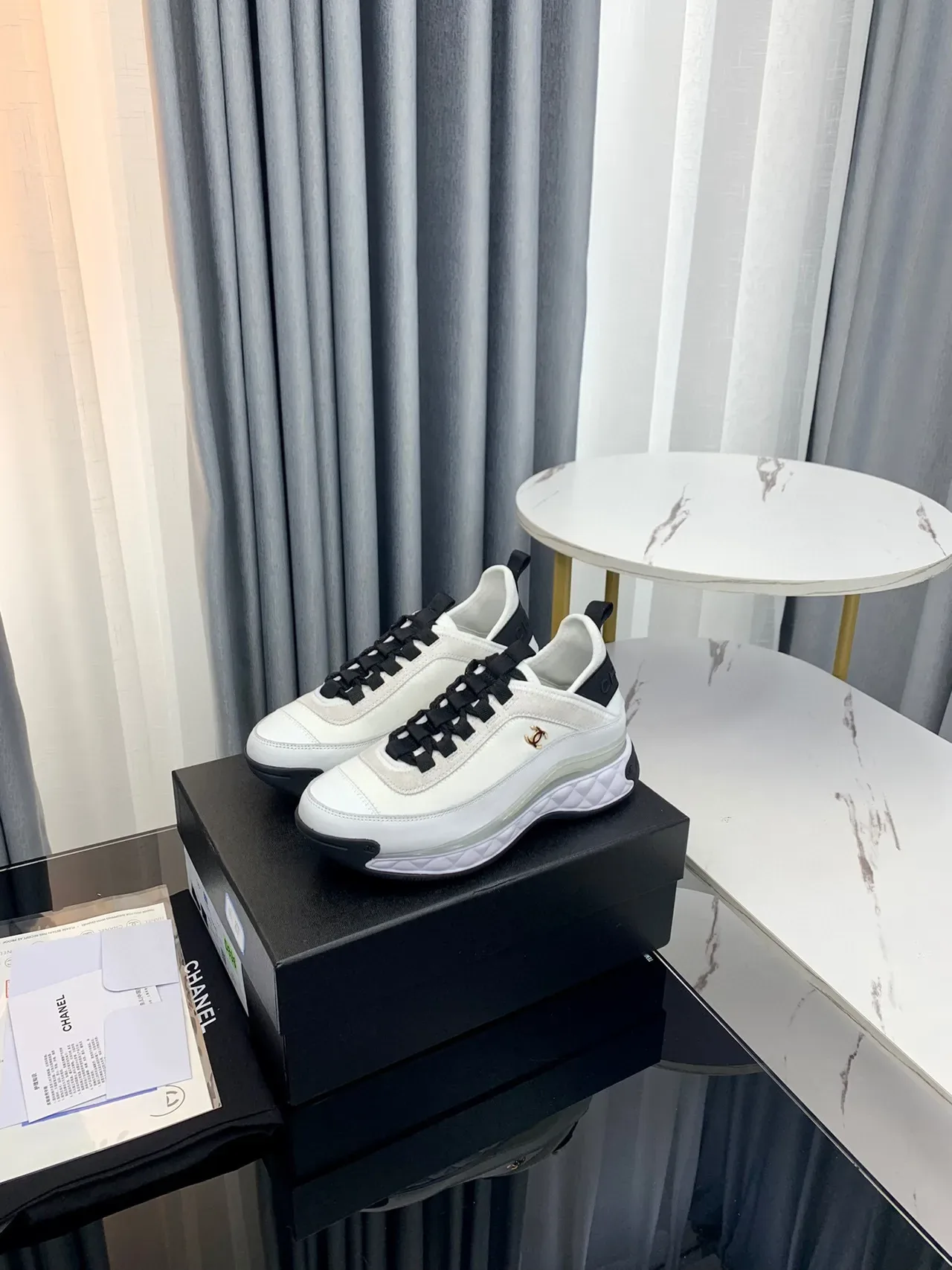 Chanel blanc noir matelassé semelle intermédiaire transparent vert bande d'amorti sneakers lifestyle 6