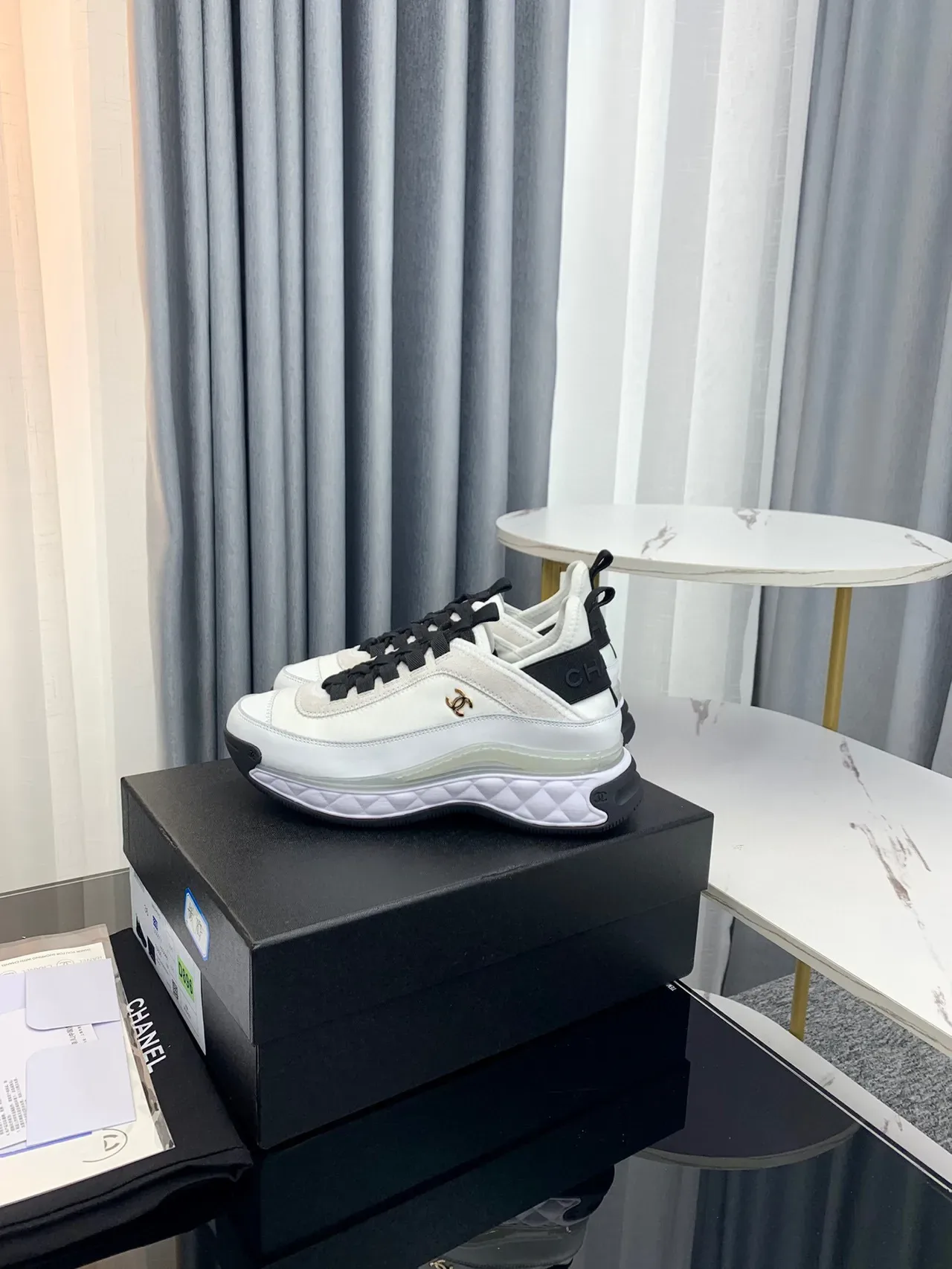 Chanel blanc noir matelassé semelle intermédiaire transparent vert bande d'amorti sneakers lifestyle 7