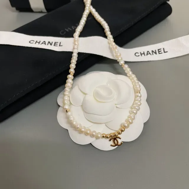 Chanel سلسلة ذهب أبيض لؤلؤ قلادة CC 7
