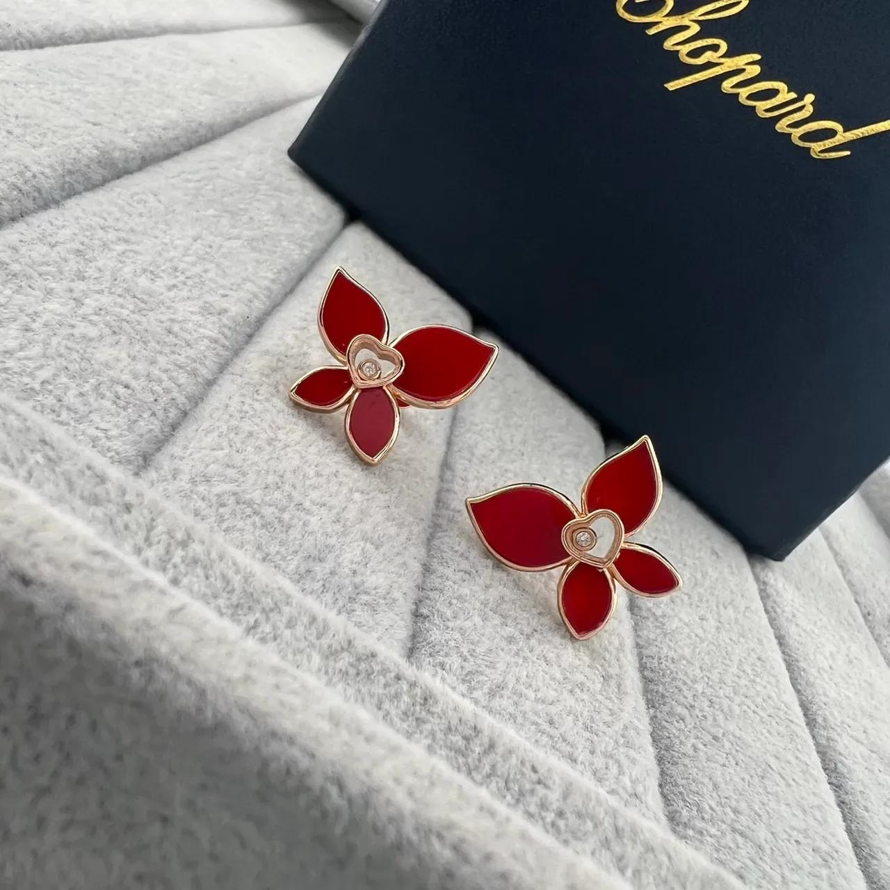 Chopard Floral Heart Diamond Red Gold Flower-Shaped Enamel-Petal Earrings 2