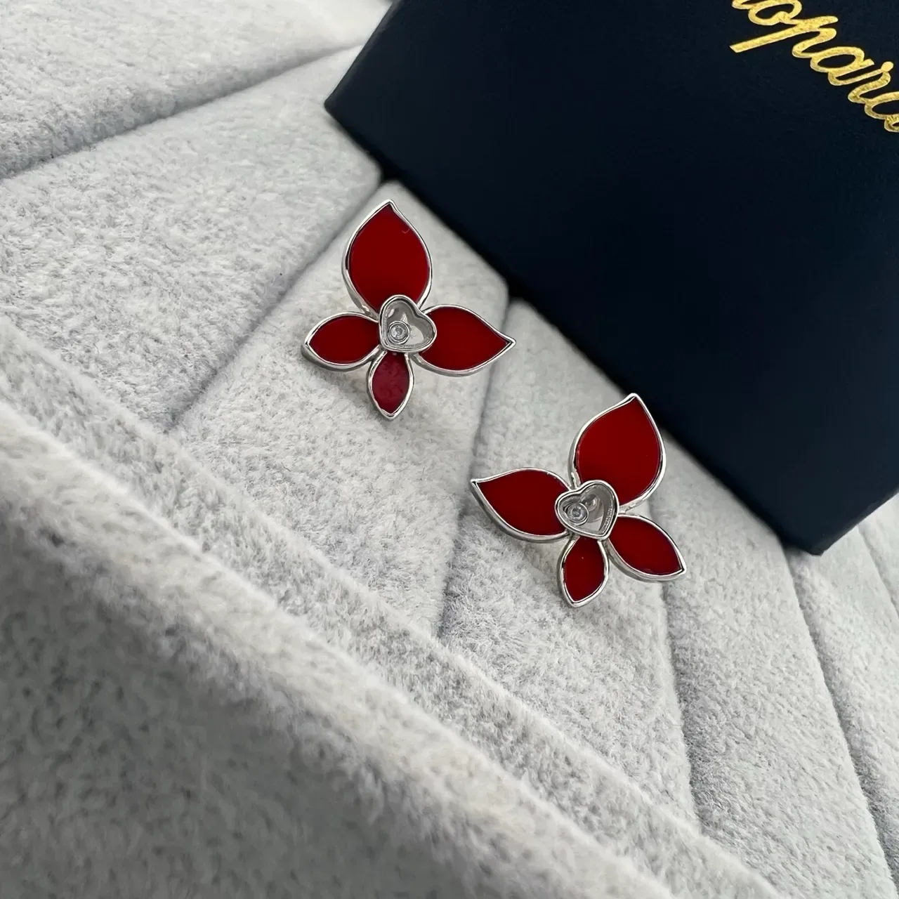 Chopard Floral Heart Diamond Red Gold Flower-Shaped Enamel-Petal Earrings 3