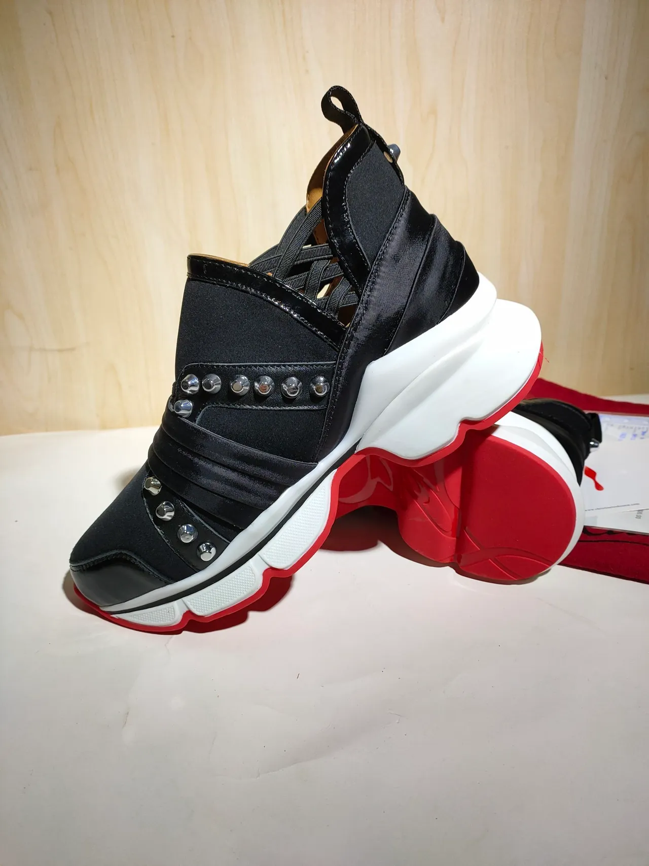 Christian Louboutin Sneakers chunky noires rouges multi-bandes avec embellissement rivet sur la tige 2