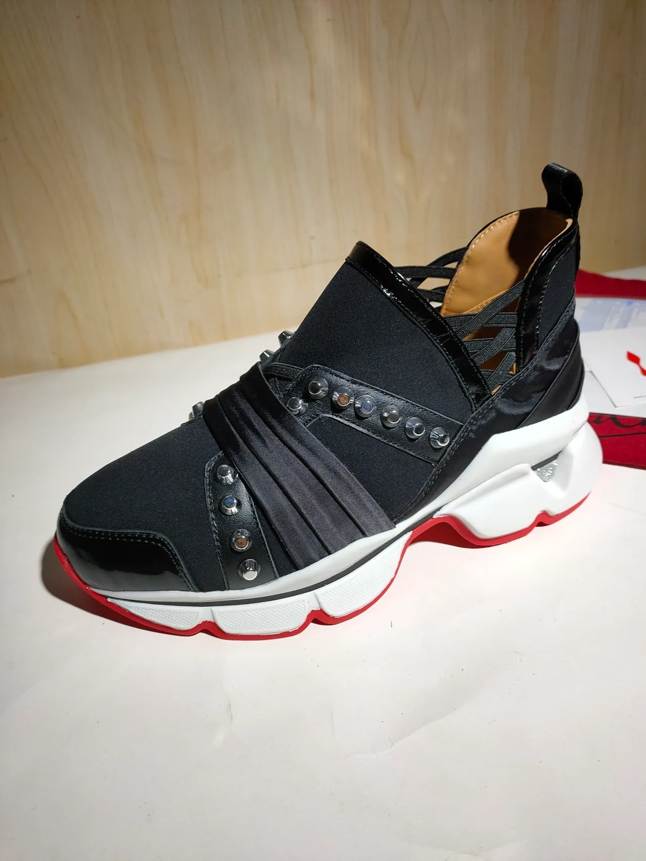 Christian Louboutin Sneakers chunky noires rouges multi-bandes avec embellissement rivet sur la tige 4
