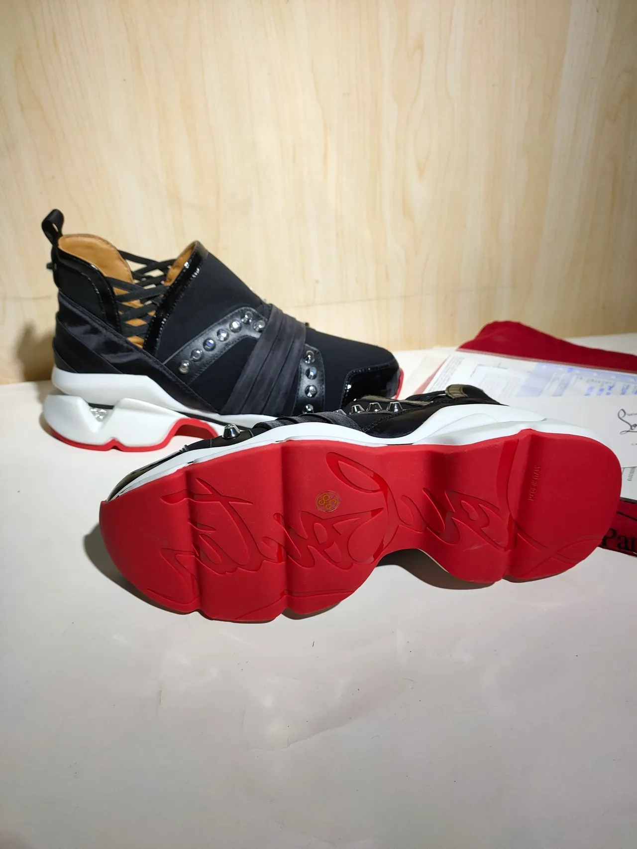 Christian Louboutin Sneakers chunky noires rouges multi-bandes avec embellissement rivet sur la tige 5