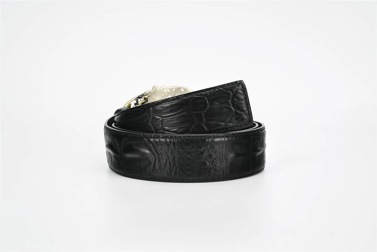 Chrome Hearts Cinto de couro com fivela preta e dourada embossada em crocodilo, motivo de cruz ornada 4