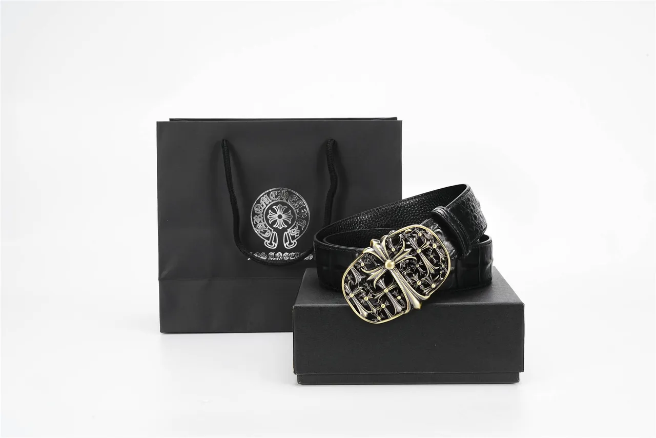 Chrome Hearts Cinto de couro com fivela preta e dourada embossada em crocodilo, motivo de cruz ornada 5