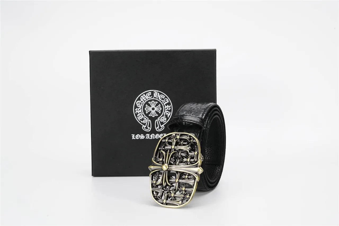 Chrome Hearts Cinto de couro com fivela preta e dourada embossada em crocodilo, motivo de cruz ornada 6