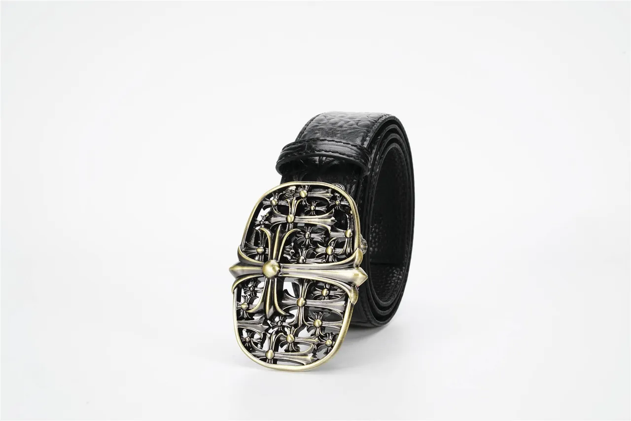 Chrome Hearts Cinto de couro com fivela preta e dourada embossada em crocodilo, motivo de cruz ornada 7