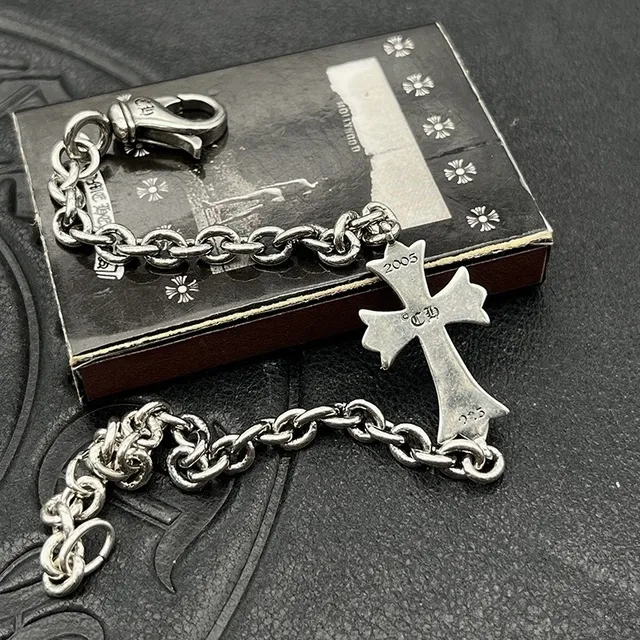 Chrome Hearts Pulseira Cruz Corrente de elos ovalados em tom prateado 4