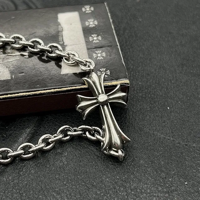 Chrome Hearts Pulseira Cruz Corrente de elos ovalados em tom prateado 5