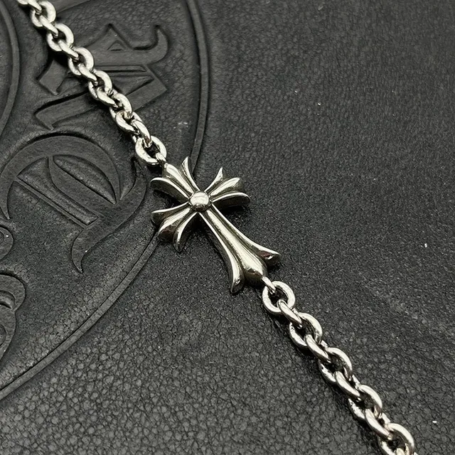 Chrome Hearts Pulseira Cruz Corrente de elos ovalados em tom prateado 6