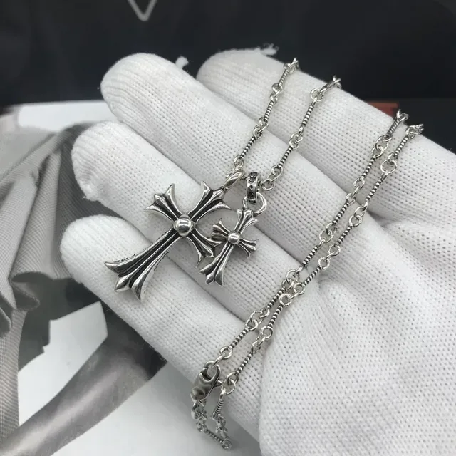 Collier Chrome Hearts pendentif croix argent et noir 2