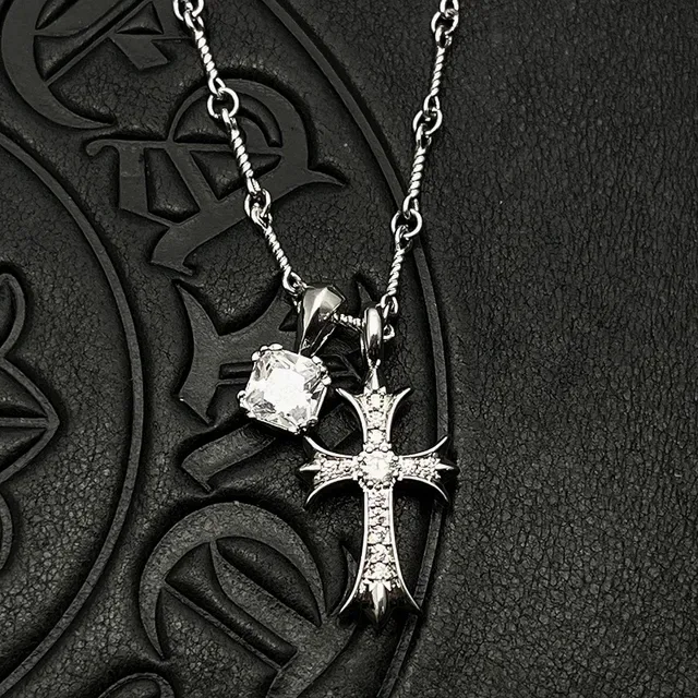 Chrome Hearts Collier Croix Pendentif Argent Violet Gothique Pavé Cristal Embellishment 5