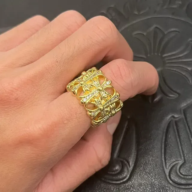 Chrome Hearts Crown Cross Pavé Bague en Or 3