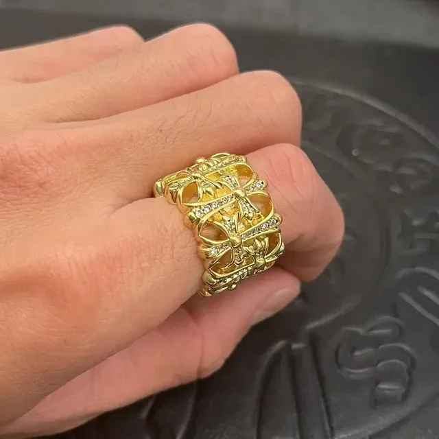 Chrome Hearts Crown Cross Pavé Bague en Or 4