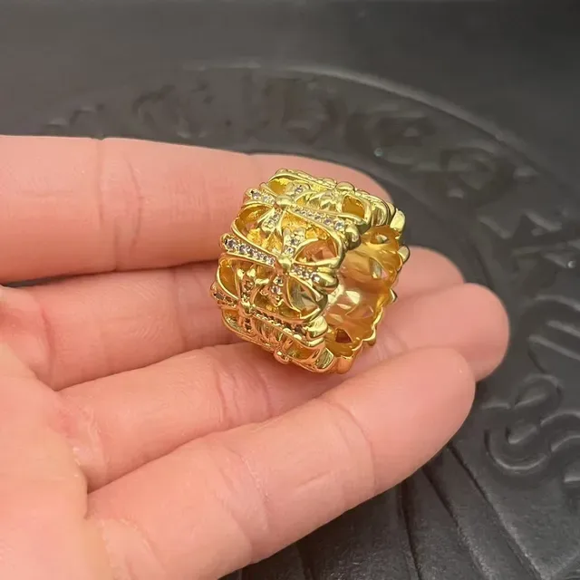 Chrome Hearts Crown Cross Pavé Bague en Or 5