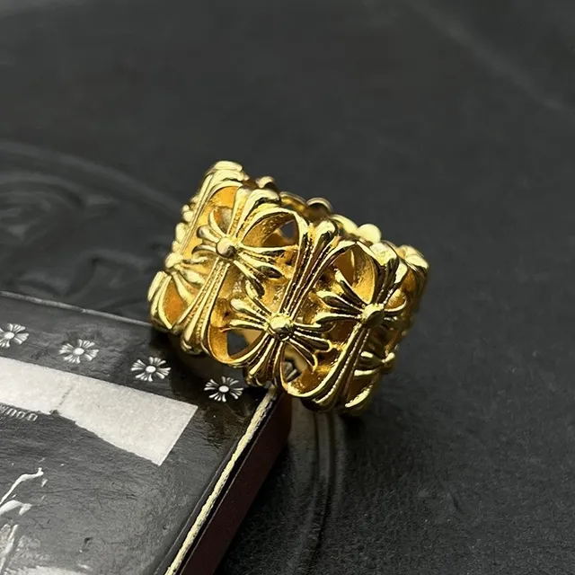 Chrome Hearts Bague à croix florale à large bande en or 4