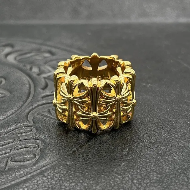 Chrome Hearts Bague à croix florale à large bande en or 5