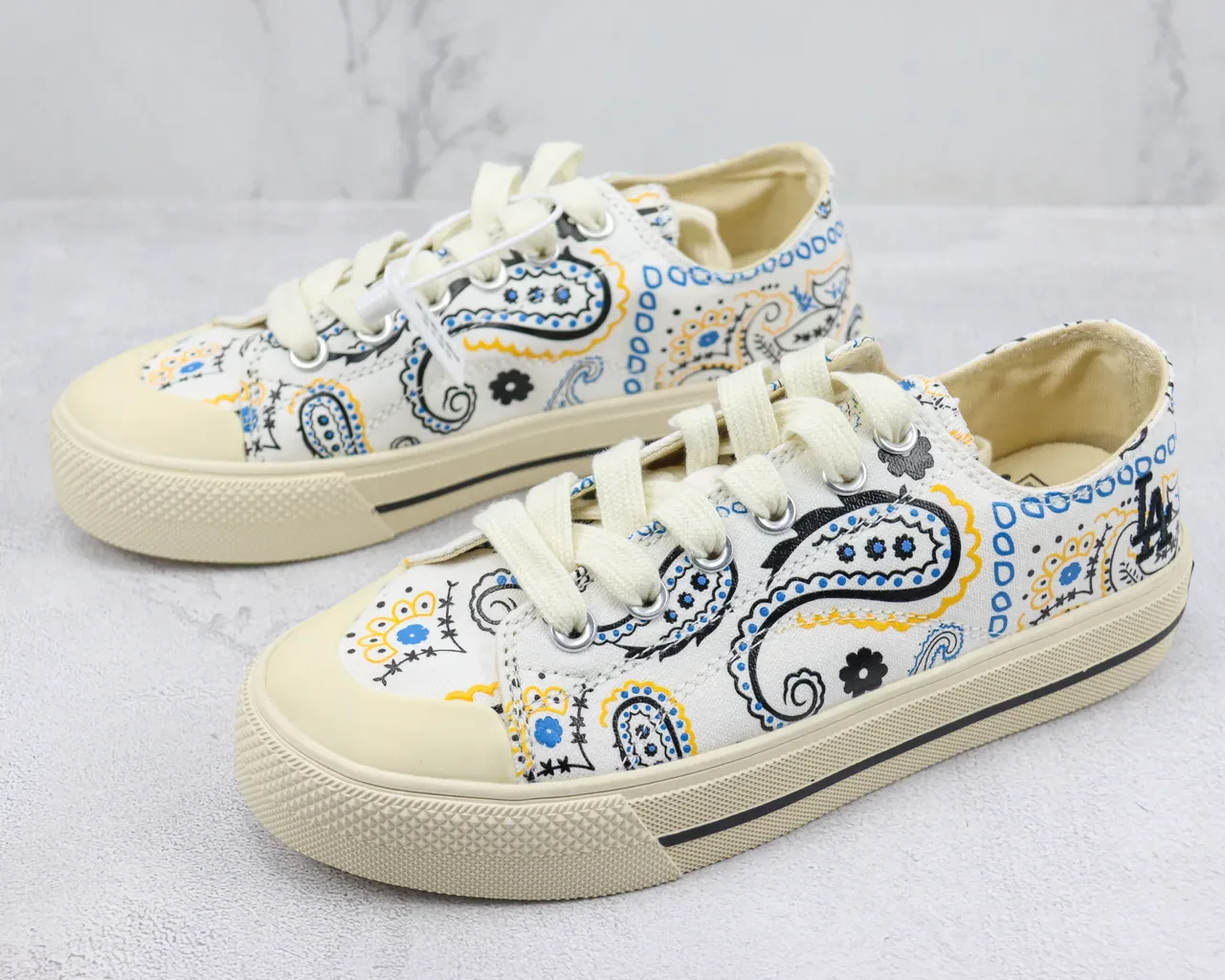Converse Tênis lifestyle brancos multicolores de lona superior com impressão floral de paisley 4