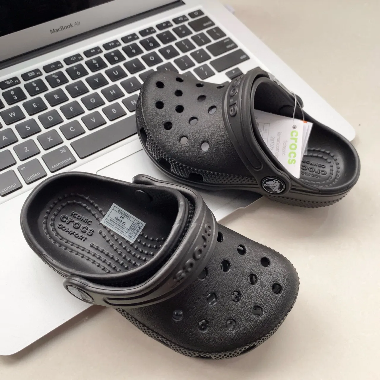 Crocs Classic Clog Cream Kids Clogs 24