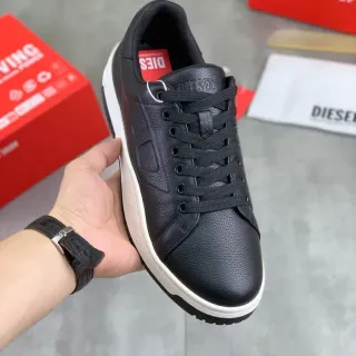 Diesel Black Pebbled Leather Low-Top Lifestyle Sneaker