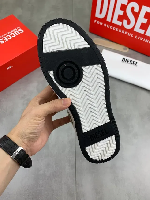 Diesel Lifestyle Sneaker Olive Green and White Low-Top Sneakers 2