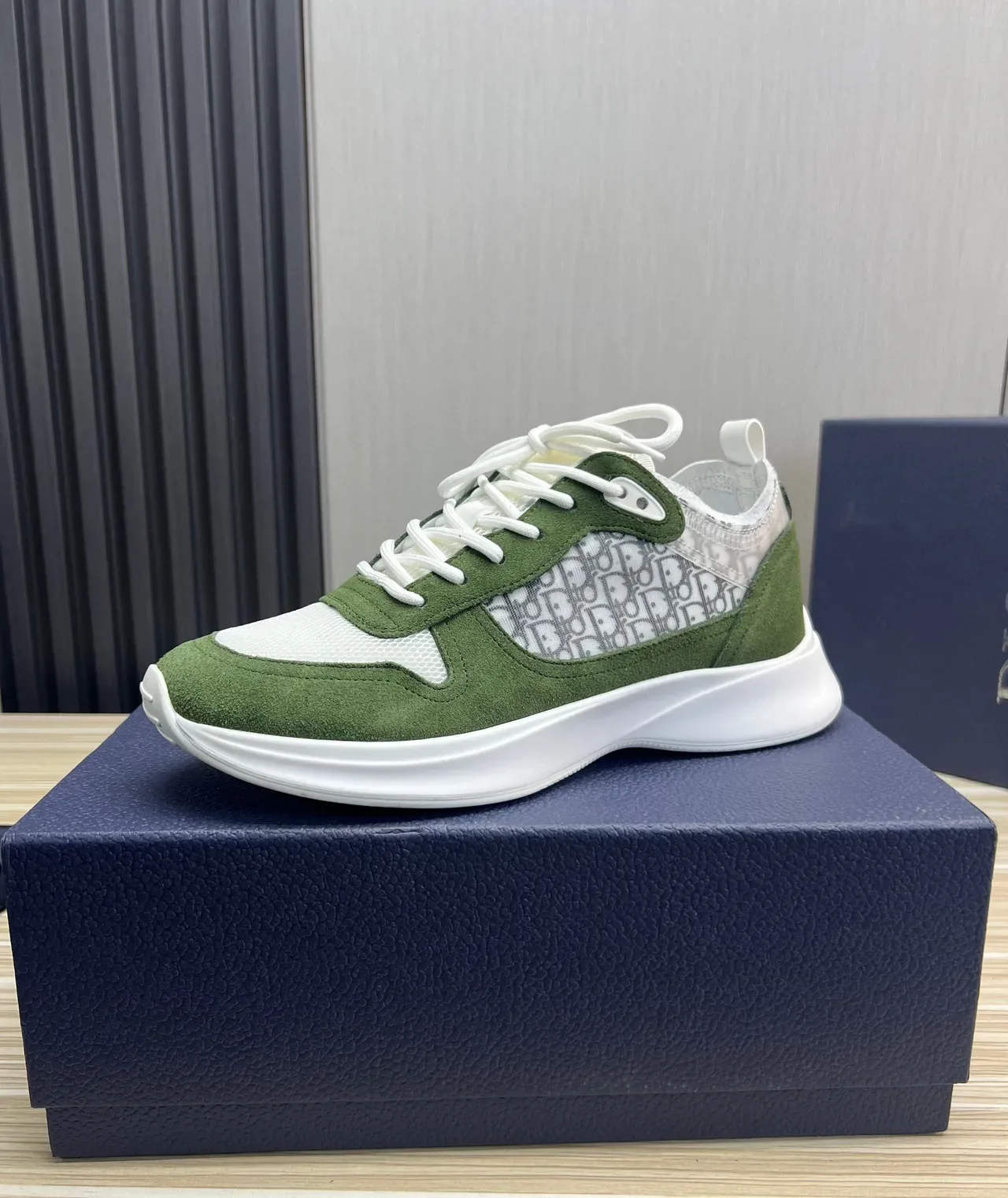 Dior Chunky Sneakers Army Green semelle blanche paneling suede et mesh 2