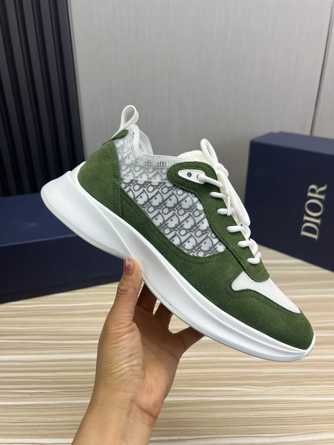 Dior Chunky Sneakers Army Green semelle blanche paneling suede et mesh 7