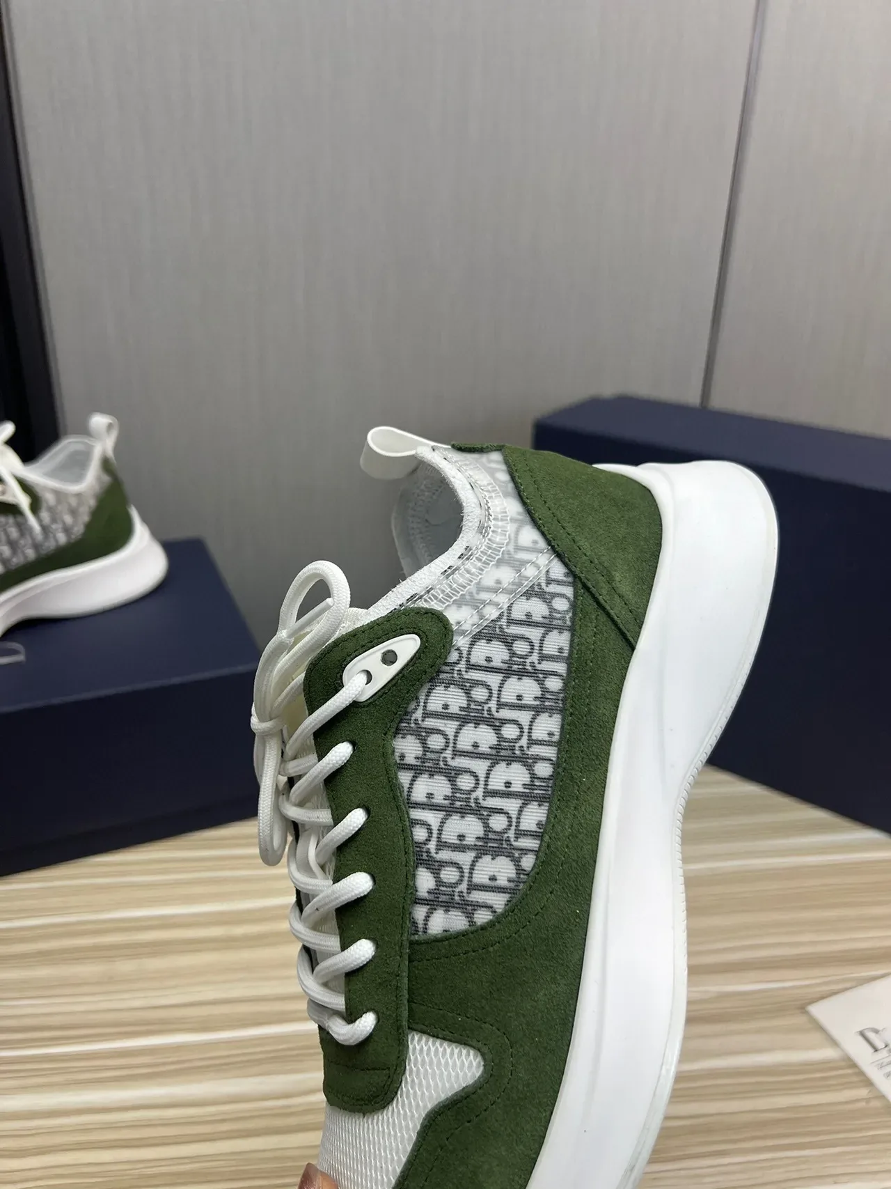 Dior Chunky Sneakers Army Green semelle blanche paneling suede et mesh 8