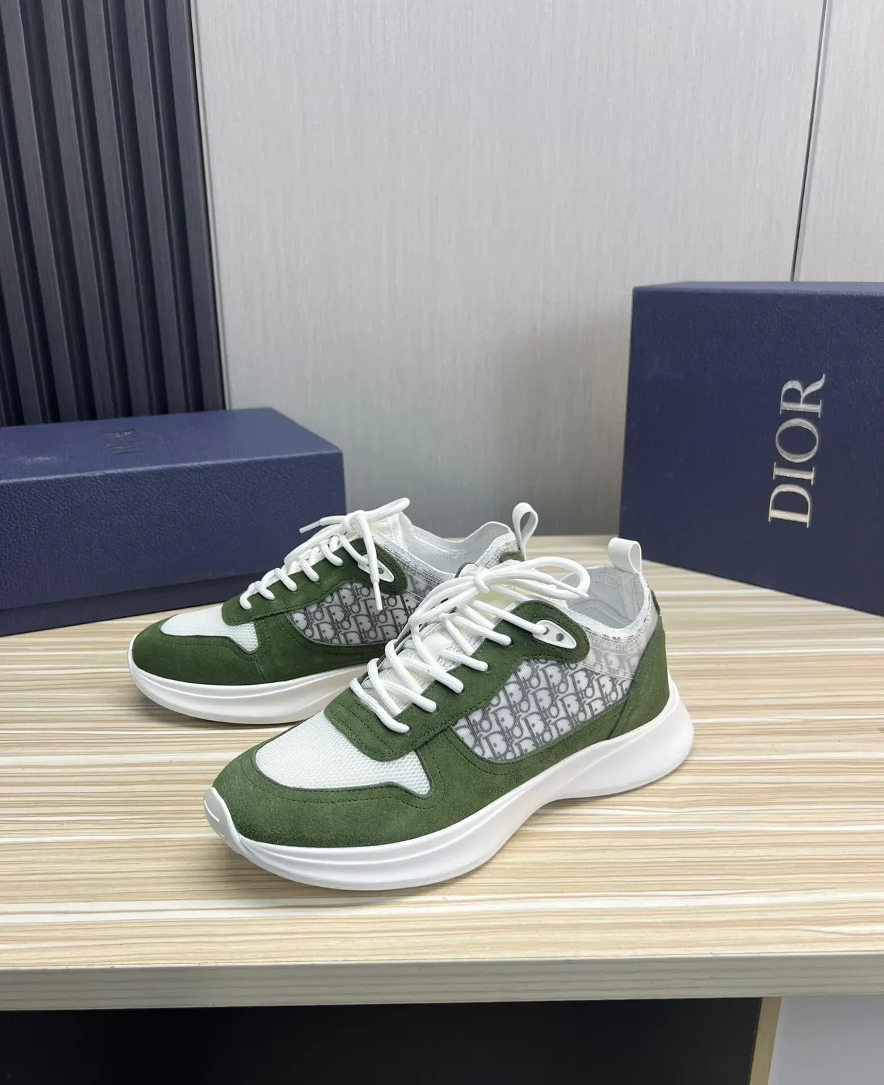 Dior Chunky Sneakers Army Green semelle blanche paneling suede et mesh 10