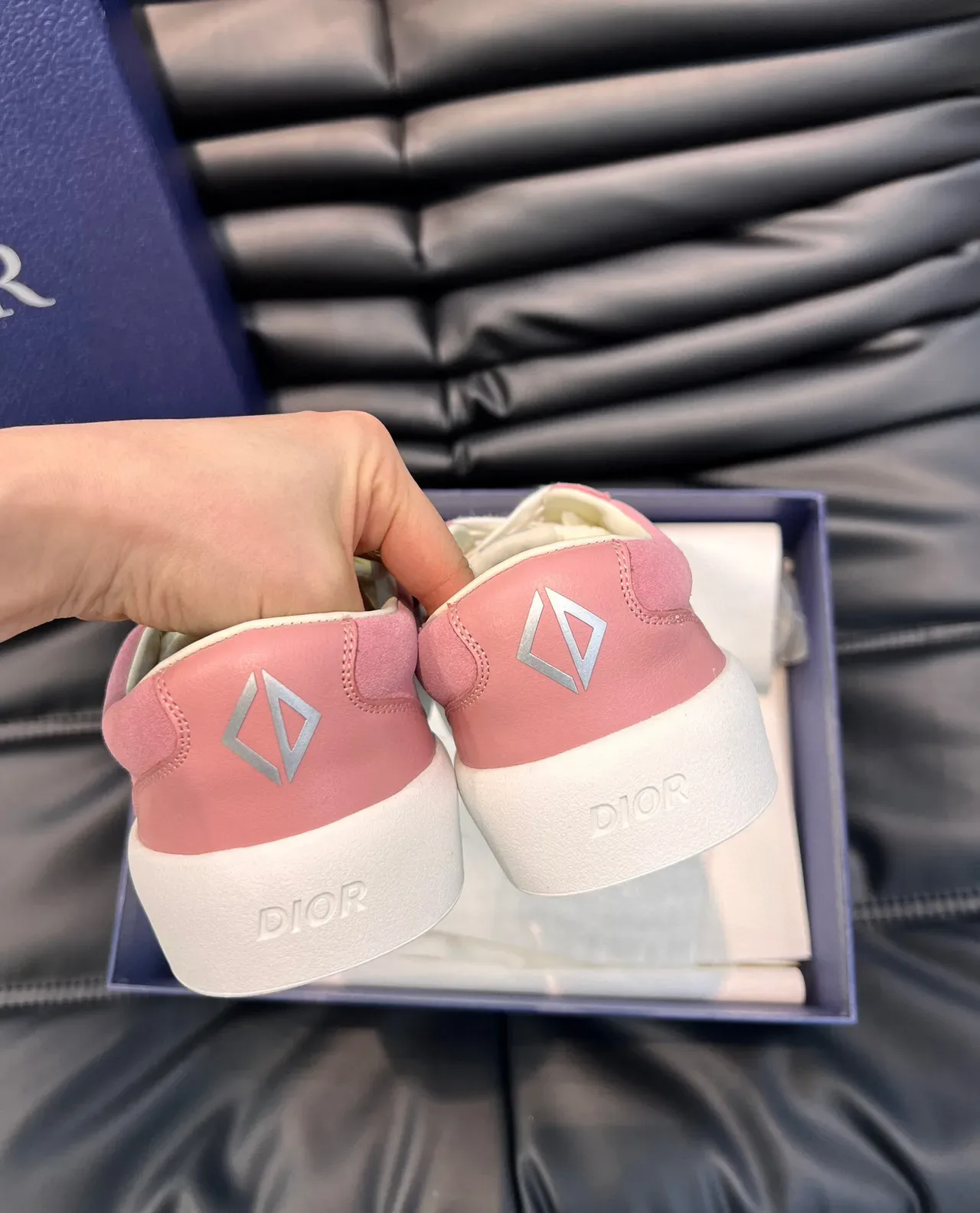 Dior B22 Sneakers Lifestyle Rose Blanc en Daim avec Lacets 6