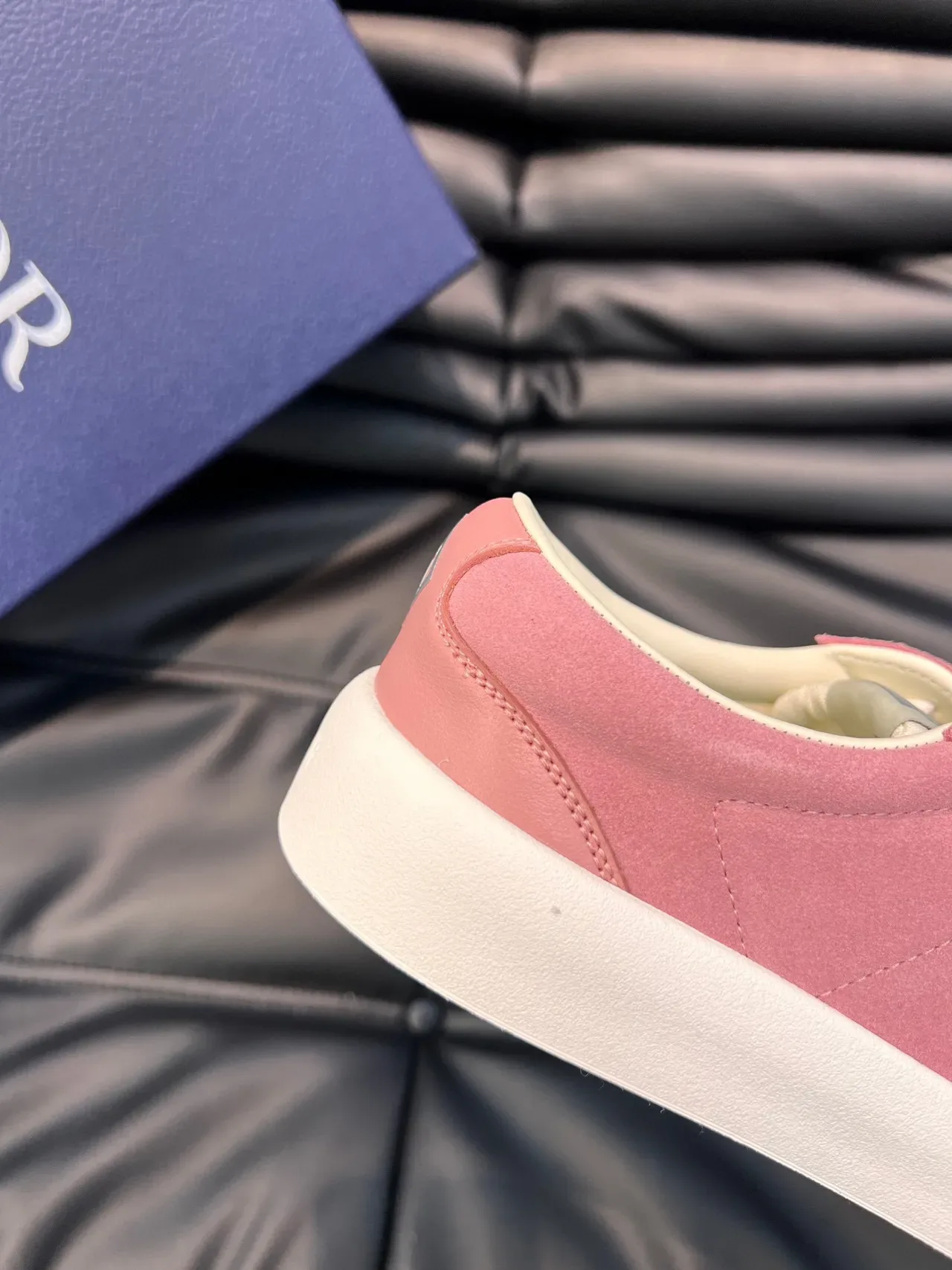 Dior B22 Sneakers Lifestyle Rose Blanc en Daim avec Lacets 8