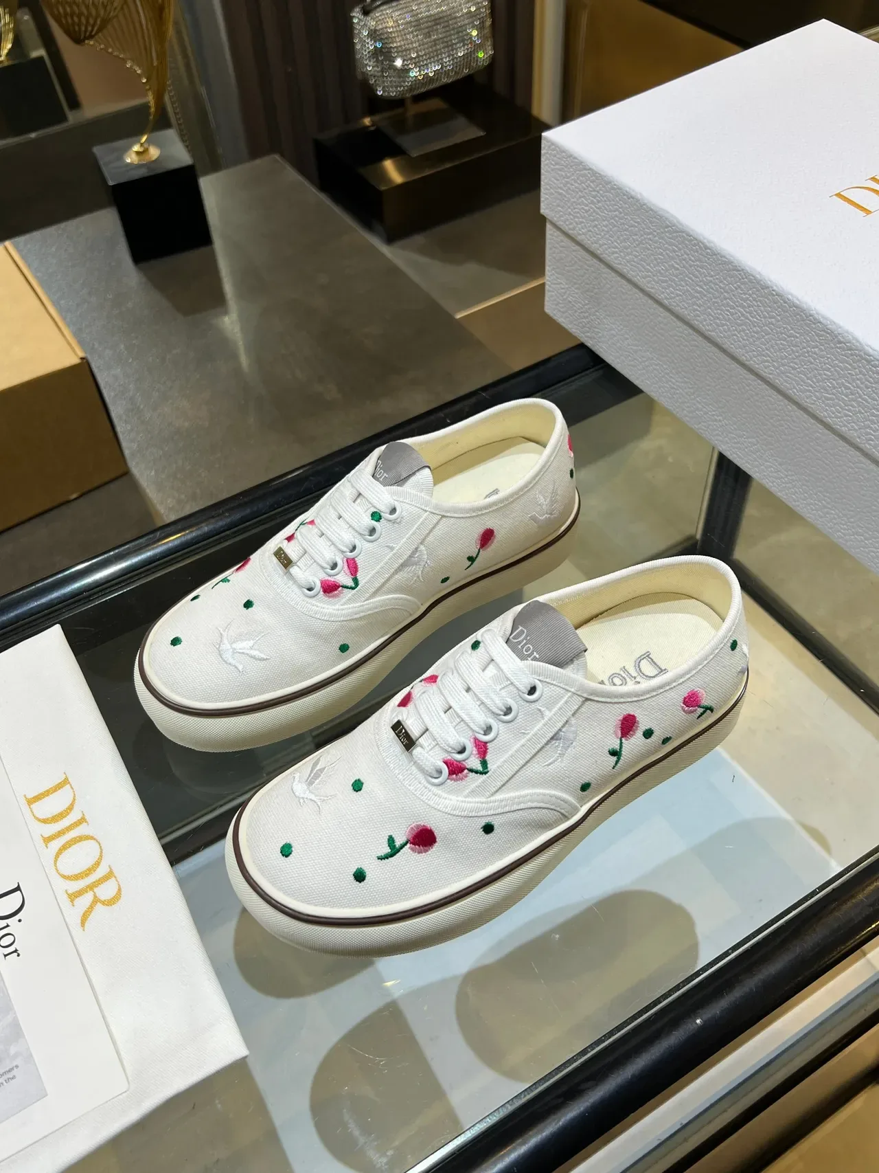 Dior B23 Chaussures Lifestyle Blanches et Roses Broderie Florale Toile Supérieure 3