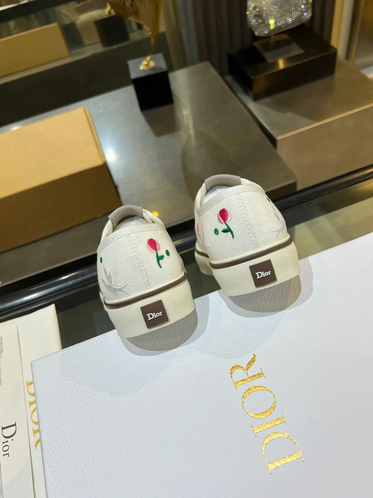 Dior B23 Chaussures Lifestyle Blanches et Roses Broderie Florale Toile Supérieure 4