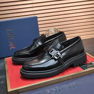 Dior B27 काला बकल स्ट्रैप पेटेंट और स्मूथ लेदर लोफर