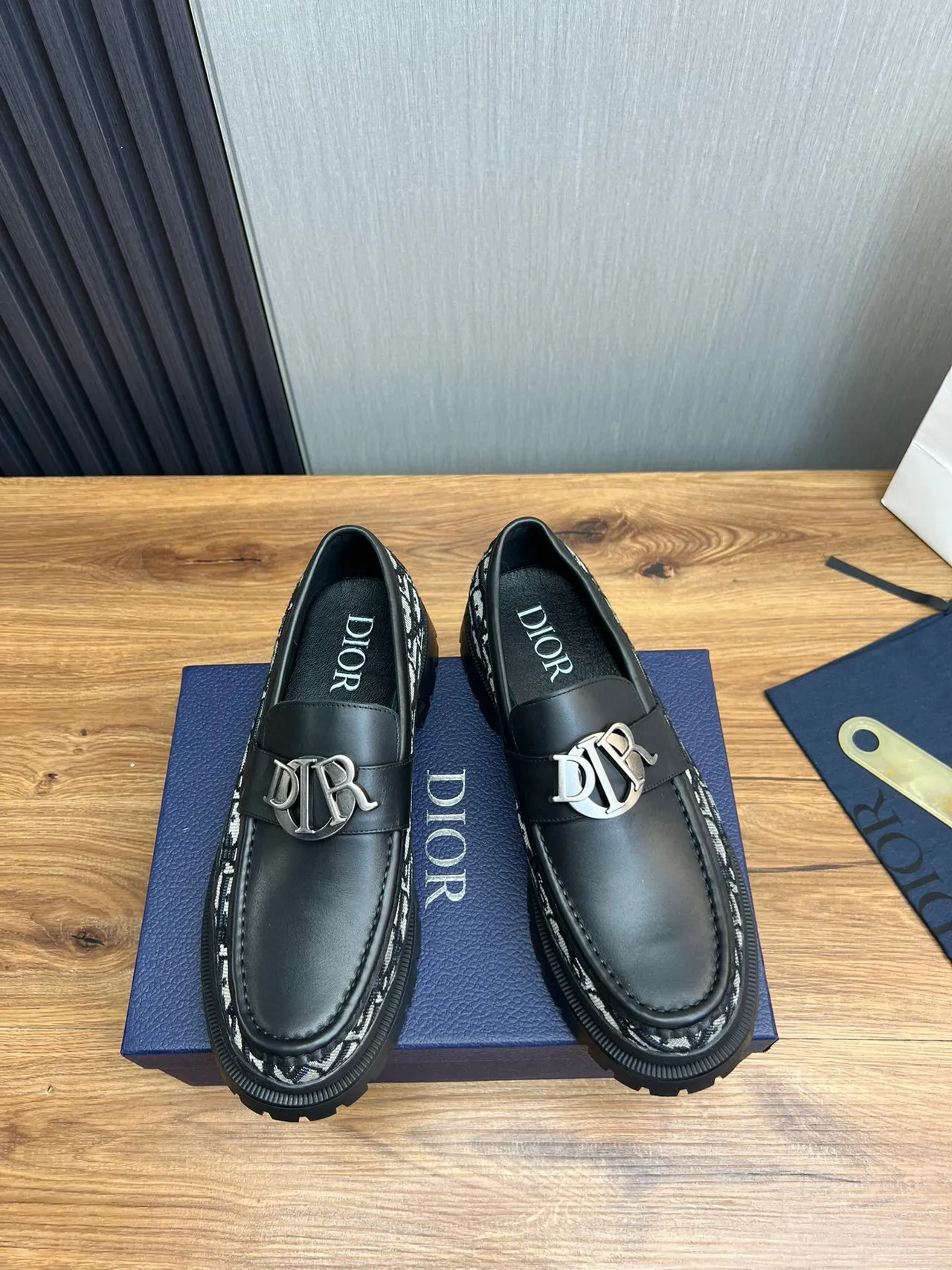 Dior B27 loafer noir monogramme oblique semelle épaisse à crampons loafers 3