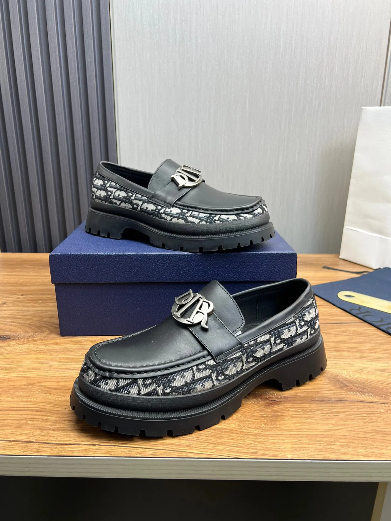 Dior B27 loafer noir monogramme oblique semelle épaisse à crampons loafers 5