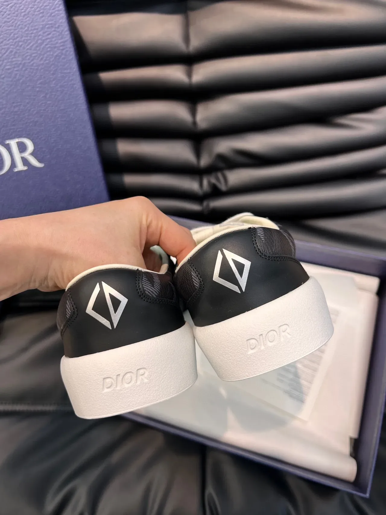 Dior Noir Blanc Basses Hybrides Suede-Mesh Lifestyle Sneakers 6