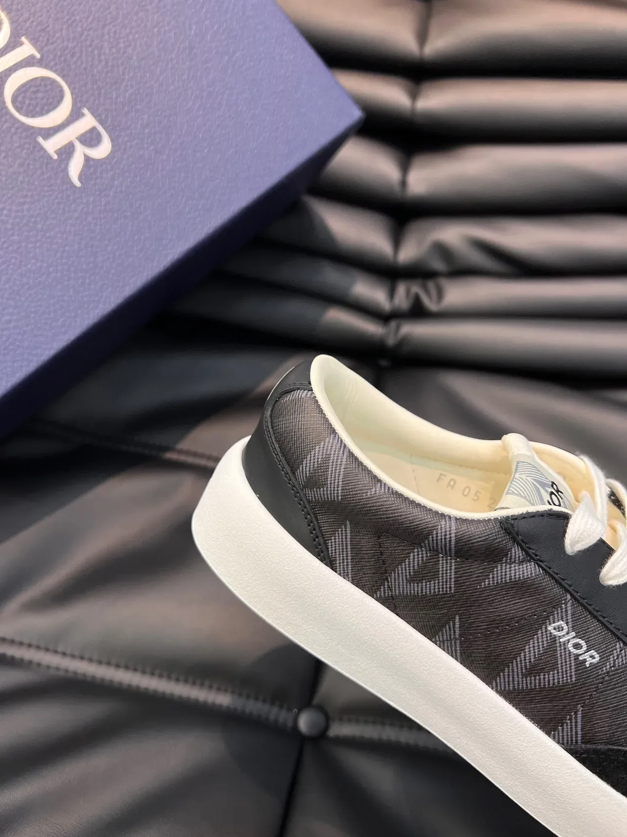 Dior Noir Blanc Basses Hybrides Suede-Mesh Lifestyle Sneakers 8