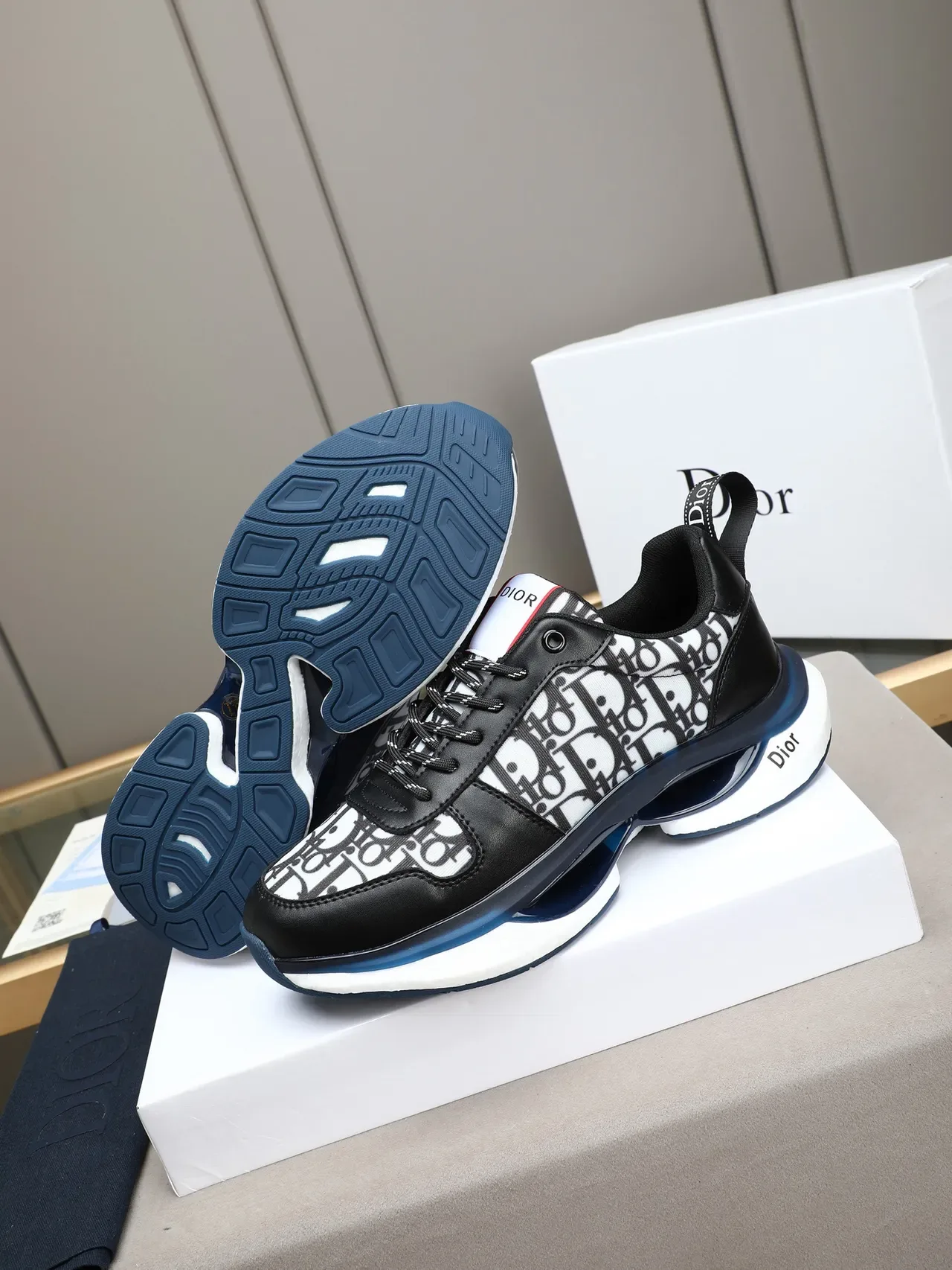 Dior Sneakers Lifestyle Noir Blanc Monogram Toile Cuir Superpositions 4