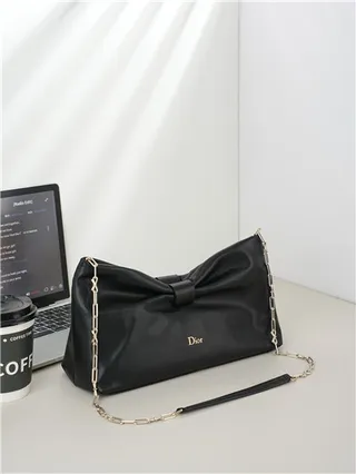 Dior পাপড়ি বার্গন্ডি কালো অতিরিক্ত বড় বন্ধন স্ট্রাকচার্ড সিলুয়েট এনভেলপ ক্লাচ 9