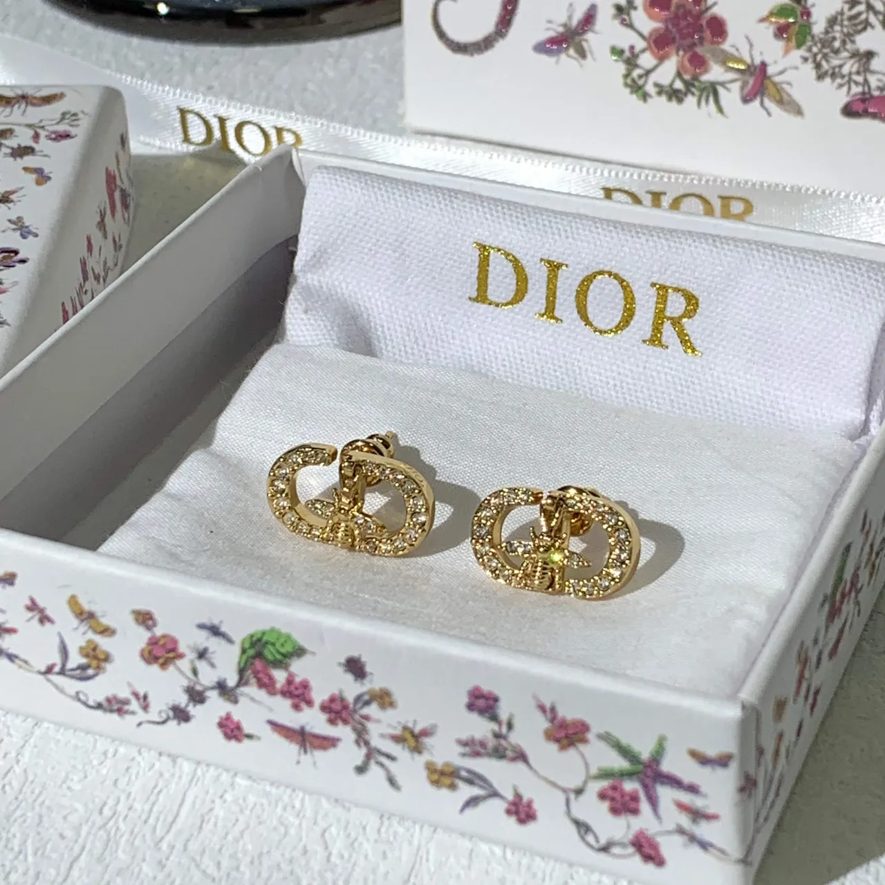 Dior CD Motif Pavé et boucles d'oreilles à tige doré poli 4