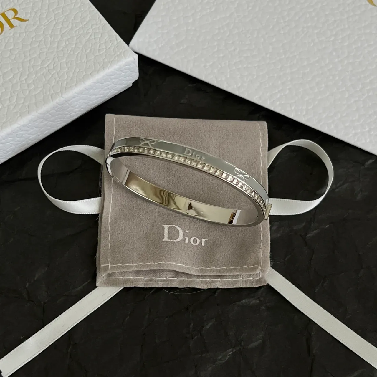 Dior Crystal-Embellished Bow Motif Silver-Tone Bracelet 4