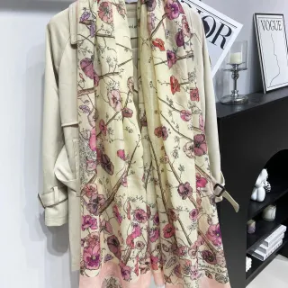 Dior 优雅玫瑰印花长丝巾 米色粉色花卉图案 真丝丝巾